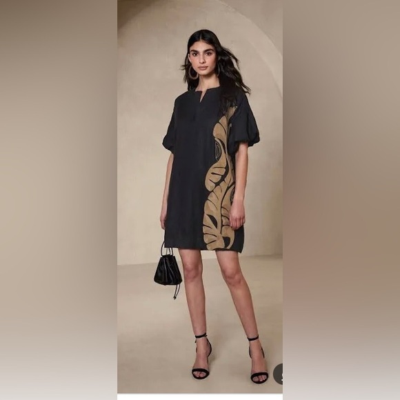 Banana Republic Dresses & Skirts - BANANA REPUBLIC Botanica
Embroidered Linen Mini Dress SIZE L
Brand new with tag